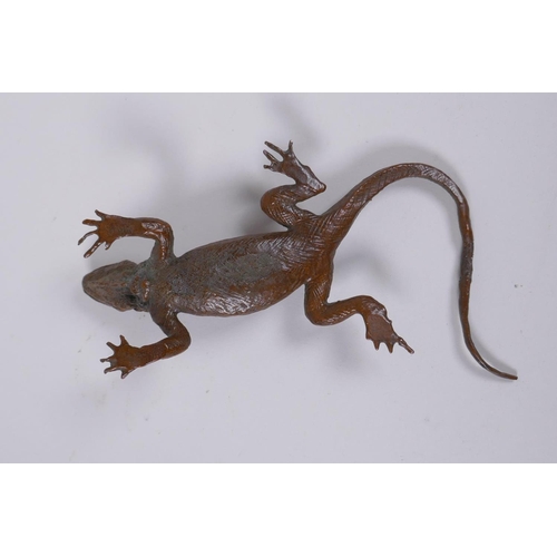 40 - A Japanese style bronze okimono lizard, impressed mark to the base, 15cm long