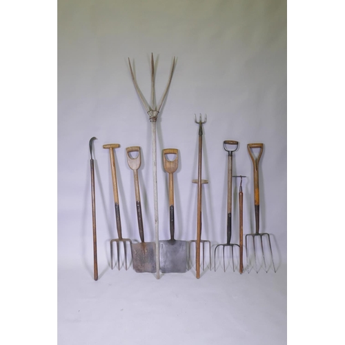 90 - A collection of vintage gardener's tools, spades, forks, pruner etc