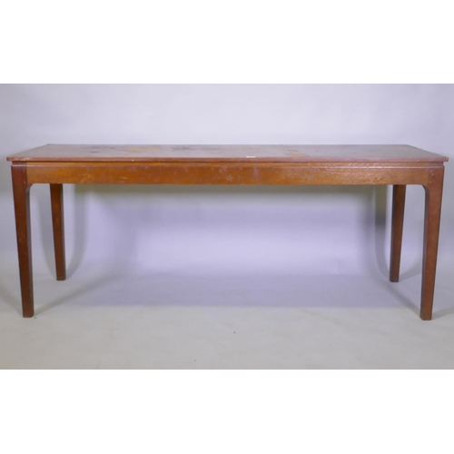 1027 - A mid century oak veneered serving table, raised on square tapering supports with pegged joints, 62 ... 