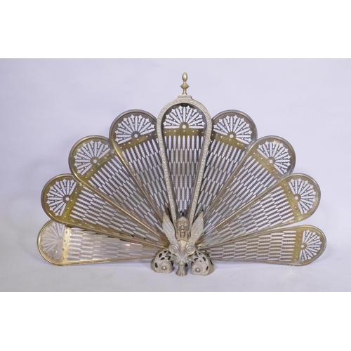 1066 - A brass fan shaped fire guard, 97 x 60cm high