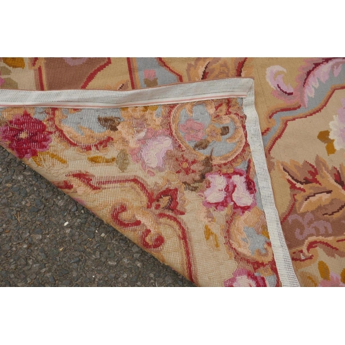 1070 - A French Aubusson woven wool tapestry rug/wall hanging, with floral design, 150 x 212cm