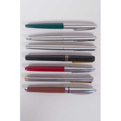 31 - Seven assorted fountain pens including Parker 45, Platignum, Osmiroid etc, some appear to have gold ... 