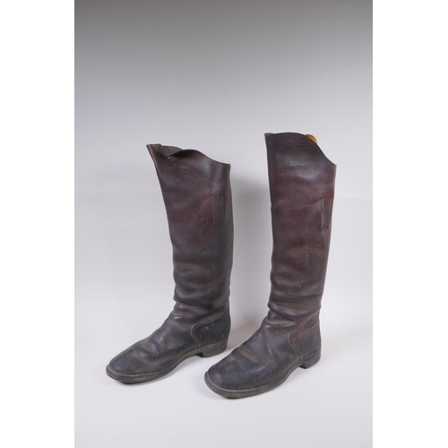 94 - A pair of WWI leather cavalryman's Jack boots, by W. Nichols & Son, 1918, 51cm high