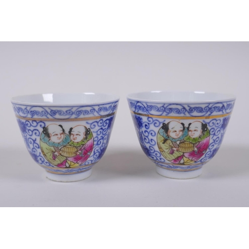 139 - A pair of Chinese blue and white porcelain tea bowls with polychrome enamels panels depicting two fi... 