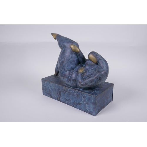 29 - A contemporary patinated bronze sculpture of a stylised reclining female nude, 26cm long