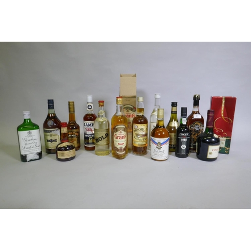 77 - A quantity of spirits, vintage bottle of Bols Gold Liqueur, RB Smith & Son Ltd, Moorland 70% Sco... 