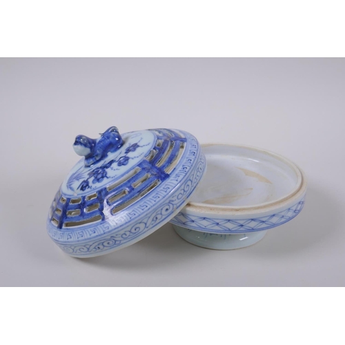 95 - A Chinese blue and white porcelain cylinder censer and cover with raised foot and kylin knop, 16cm d... 