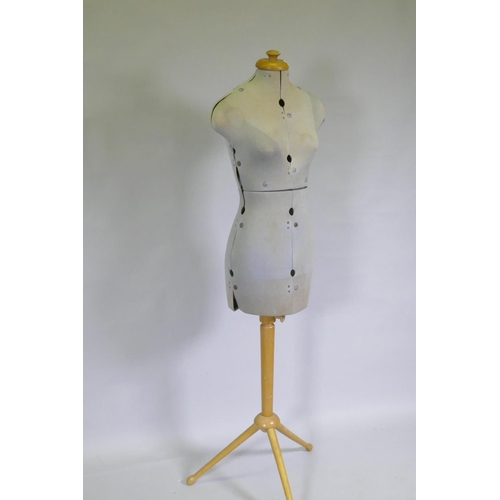 1130 - A dress maker's/tailor's dummy, 148cm high