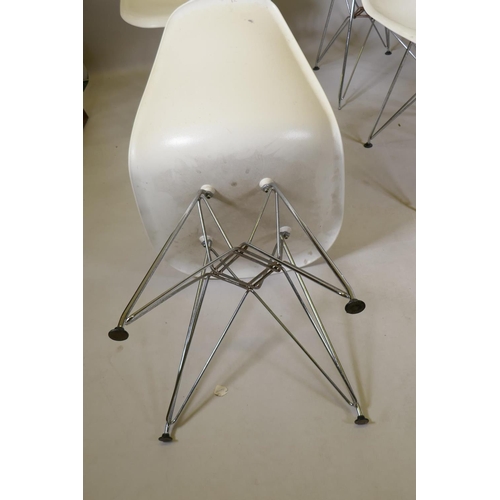 1165 - Set of six Eames Eiffel style chairs