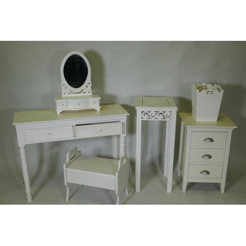 1033 - A painted two drawer side/dressing table, toilet mirror, jardiniere stand and bin, 94 x 32 x 73cm