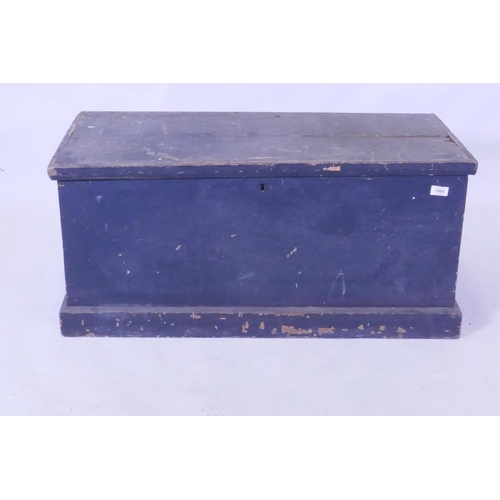 1064 - A C19th pine blanket box, 49 x 95 x 44cm