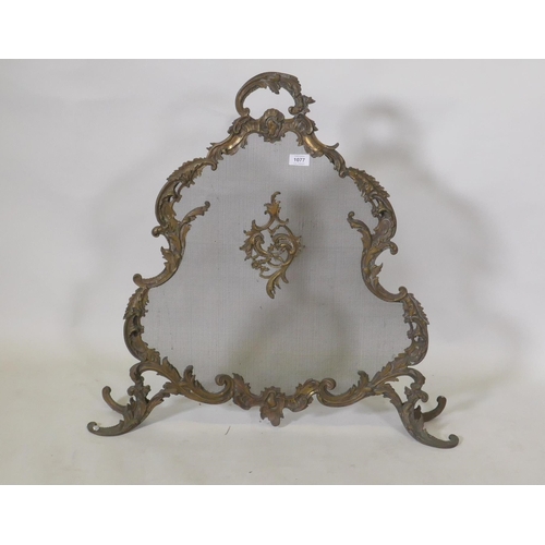 1077 - A rococo style brass firescreen, 80 x 75cm