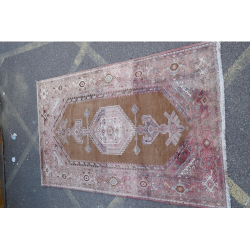 1163 - A Persian wool Songhor Hamadan rug, faded, 158 x 245cm