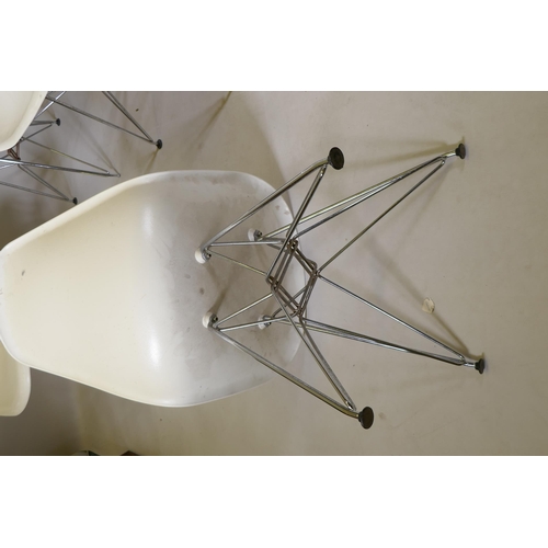 1165 - Set of six Eames Eiffel style chairs