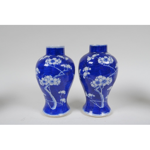 125 - A quantity of late C19th and early C20th Chinese blue and white porcelain to include a pair of crack... 