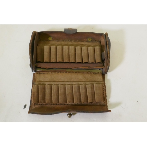 253 - A US Army M1874 McKeever leather ammo pouch, 17 x 11 x 5cm