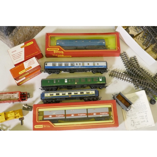 275 - A quantity of Hornby and Rovex H0-00 track and rolling stock etc