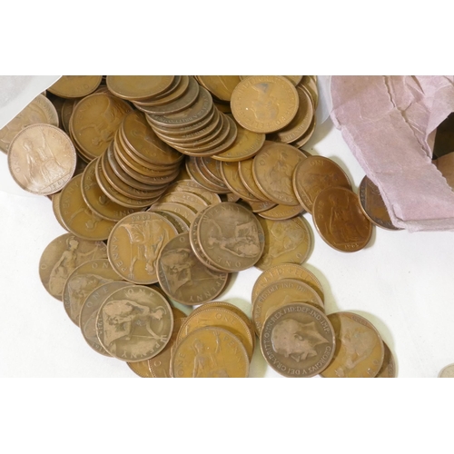 285 - A large quantity of coinage, mostly British, C19th and majority later, copper and silver, spade guin... 