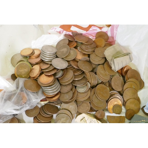 285 - A large quantity of coinage, mostly British, C19th and majority later, copper and silver, spade guin... 