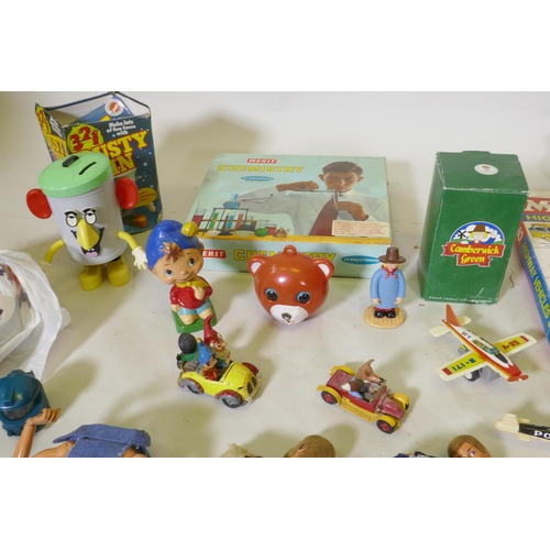 318 - A quantity of vintage children's toys to include Asterix, Snow White and the Seven Dwarfs, Smurfs, A... 