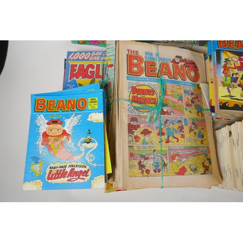 319 - A quantity of vintage British comics to include Scream, Sparky, Buster, Sooty, Commando etc, and a q... 