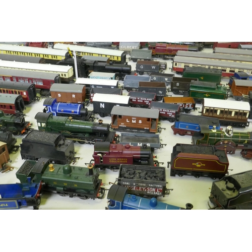 33 - A quantity of Hornby, Triang, Lima H0-00 engines, rolling stock, transformers, track etc