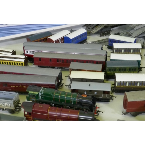 33 - A quantity of Hornby, Triang, Lima H0-00 engines, rolling stock, transformers, track etc