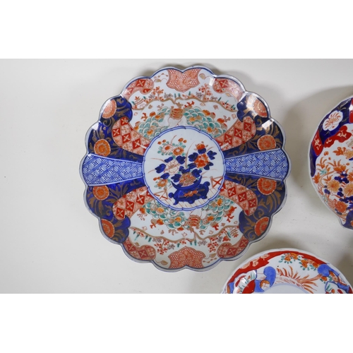 330 - Four Japanese Imari porcelain dishes of graduated sizes, two with filled rims and another in the for... 