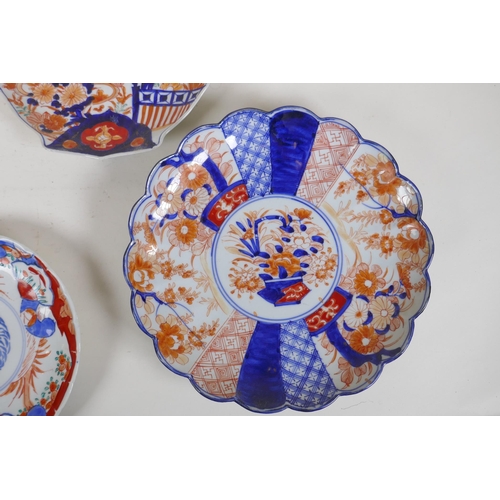 330 - Four Japanese Imari porcelain dishes of graduated sizes, two with filled rims and another in the for... 