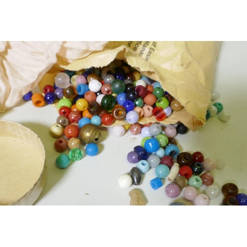 617 - A quantity of vintage glass and hardstone jewellery beads etc