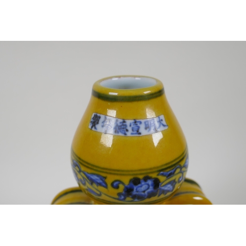 80 - A Chinese yellow ground porcelain moon flask with garlic head shaped neck, two handles and blue and ... 