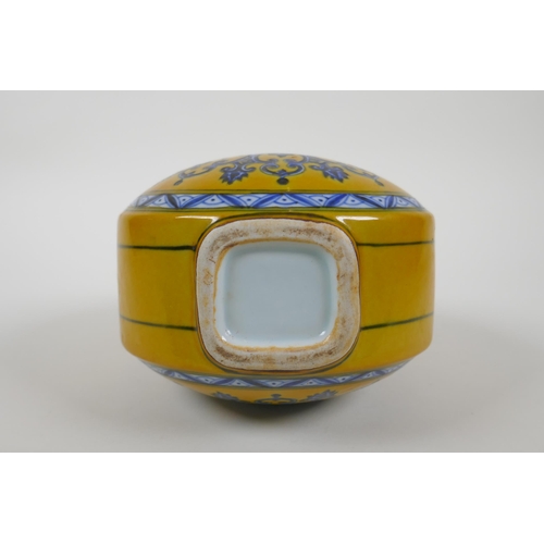 80 - A Chinese yellow ground porcelain moon flask with garlic head shaped neck, two handles and blue and ... 