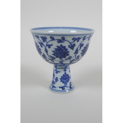 41 - A blue and white porcelain stem cup with scrolling lotus flower decoration, Chine Xuande 6 character... 