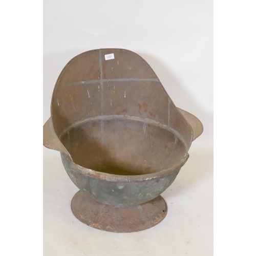 1127 - C19th metal hip bath with original painted finish, 60cm high