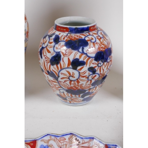 331 - A quantity of Japanese Imari porcelain, to include a cylinder vase, ribbed jar and cover, vase, fan ... 