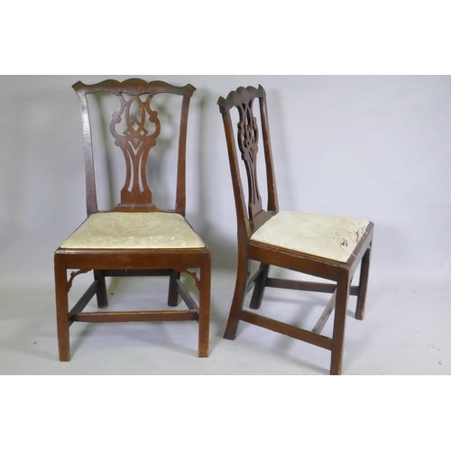 1118 - A good pair of C18th  Chippendale provincial style elm side chairs with pierced back splats, ra... 