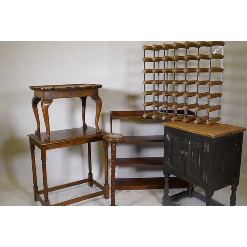 1047 - An oak cupboard with linen fold decoration, 50 x 36 x 70cm, a wine rack, side table and open bookshe... 