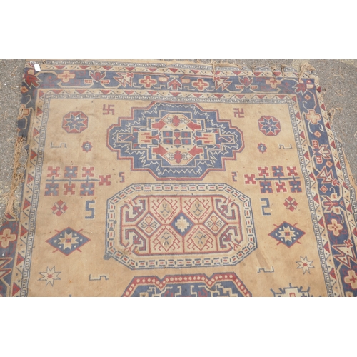 1059 - A wool carpet with oriental style design, frayed and worn, 270 x 180cm