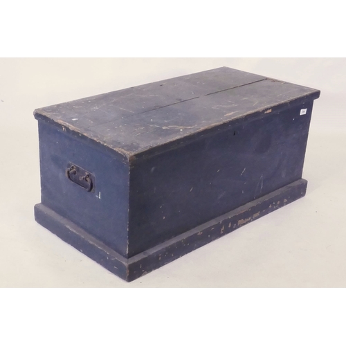 1136 - A C19th pine blanket box, 49 x 95 x 44cm