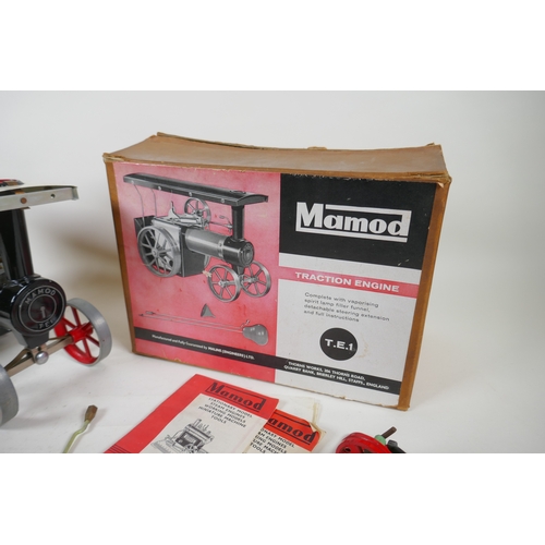 14 - A Mamod T.E.1 traction engine, boxed, an E.S.L. 4 volt battery and matching 4 volt motor, 25cm long