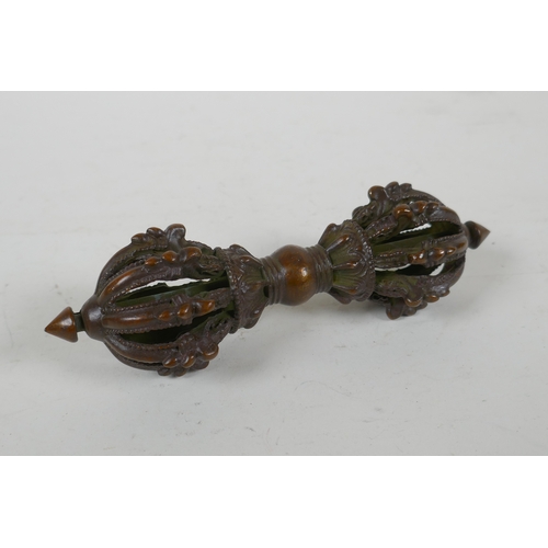 220 - A Tibetan bronze ceremonial vajra, 15cm long