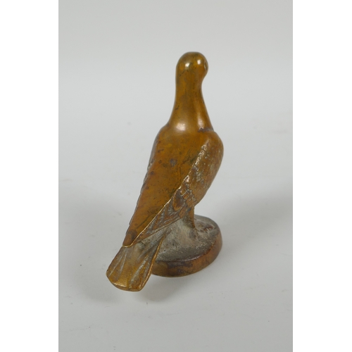 23 - A vintage cast bronze paperweight in the form of a dove, 10cm high