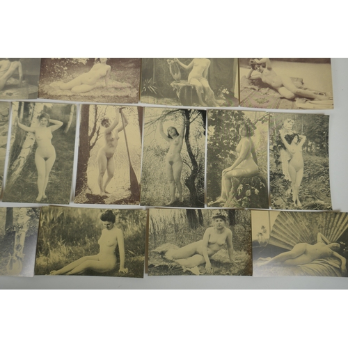 24 - A quantity of monochrome postcards depicting female nudes, 9 x 14cm, approx 180