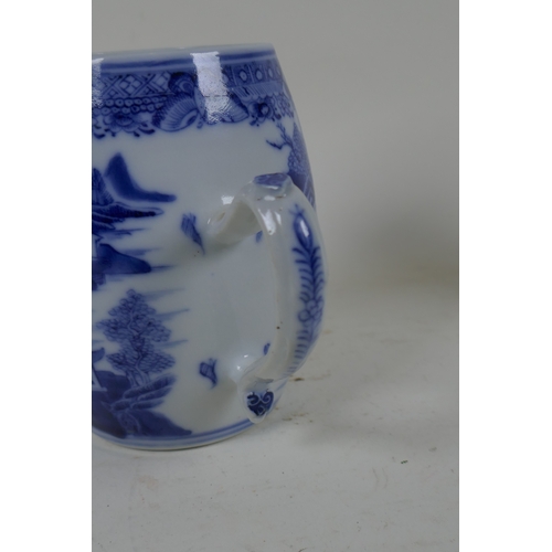 250 - A late C18th/early C19th Chinese export ceramic tankard with blue and white decoration