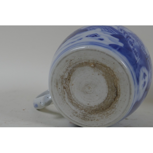 250 - A late C18th/early C19th Chinese export ceramic tankard with blue and white decoration