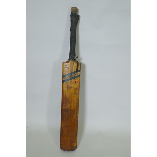 284 - A Slazenger cricket bat, signed with players autographs, Pakistan 1971, Derbyshire, Surrey, Glamorga... 