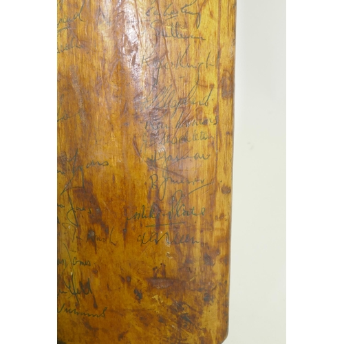 284 - A Slazenger cricket bat, signed with players autographs, Pakistan 1971, Derbyshire, Surrey, Glamorga... 