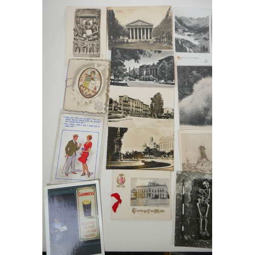 60 - A quantity of C20th postcards, mostly topographical