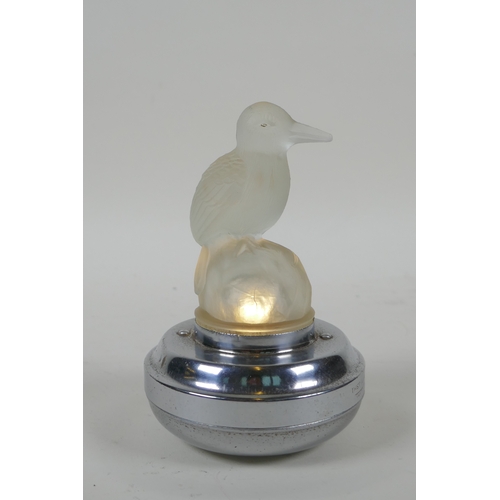 65 - An illuminated glass bird in the manner of Lalique, 12cm high