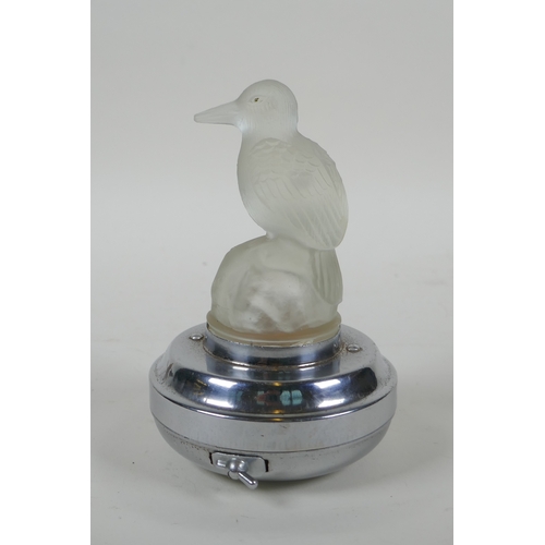 65 - An illuminated glass bird in the manner of Lalique, 12cm high